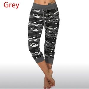 Women’s Camo Capri Pants